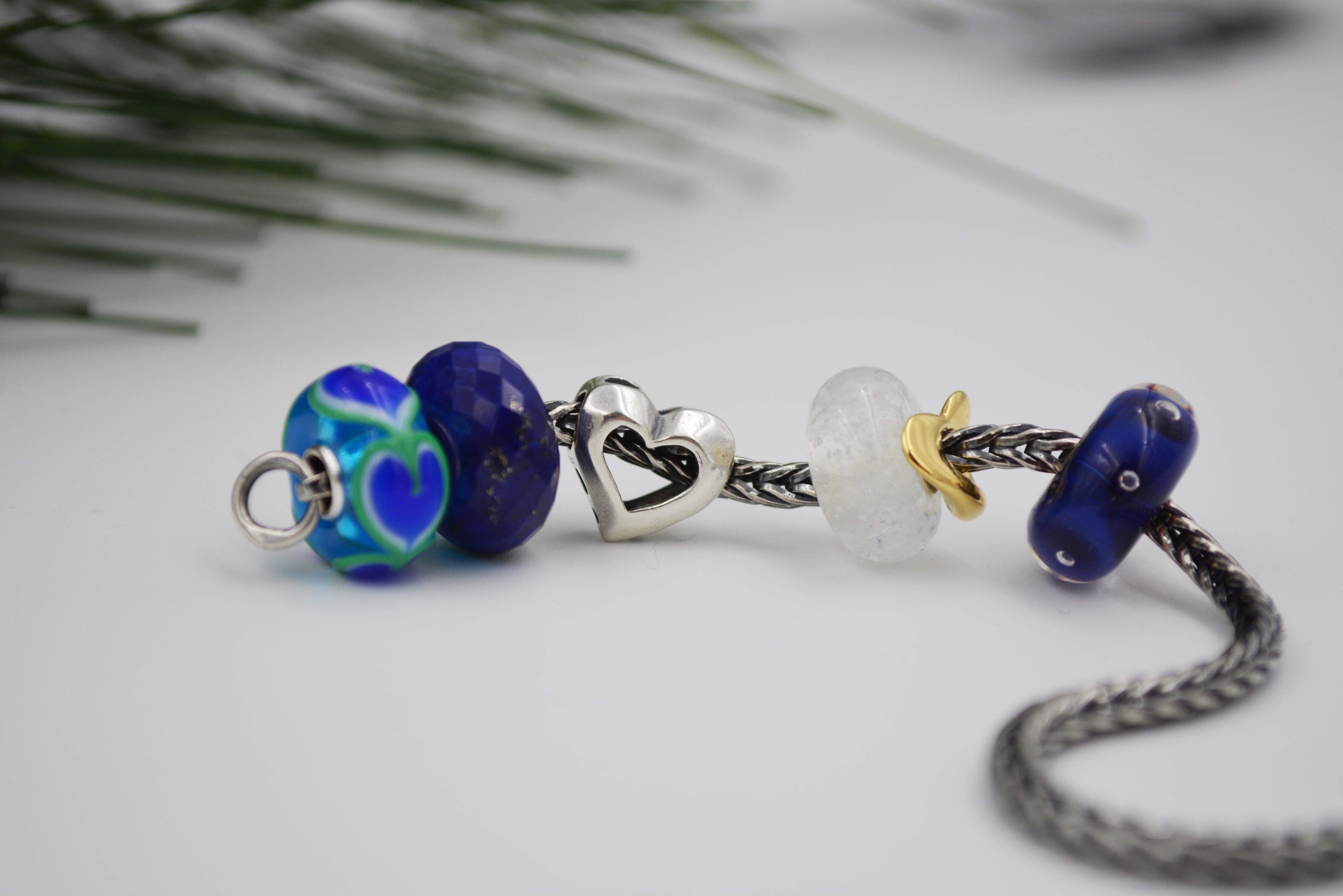 A heart themed holiday bracelet featuring beads from the 2017 holiday release. 