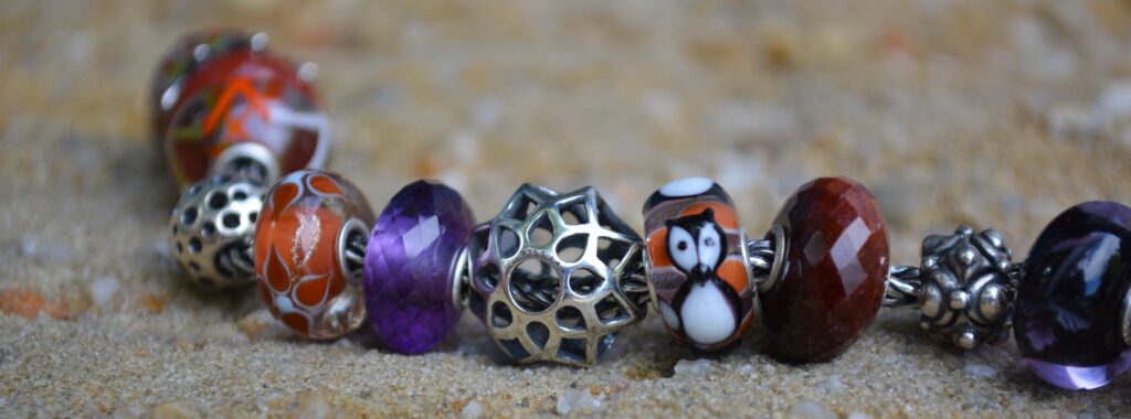 Trollbeads Harmony Harvest inspiration photo with a selection of beads from the fall 2020 Trollbeads release. 